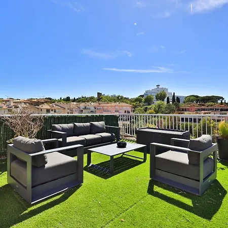 Apartment Avec Toit Terrasse Equipe Au Centre Tropez Vue Saint-Tropez
